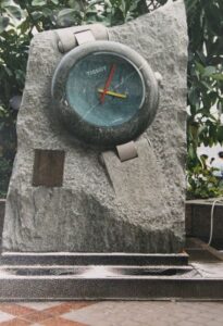 Skulptur_firmen_31019_1986_tissot_rockwatch_bottinellisculpt_stein_bildhauer_skulptur