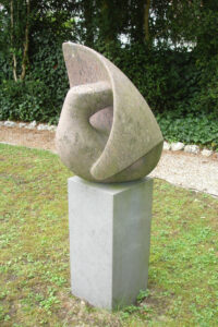 skulptur_lava_32029_1978_peperino_braun_geschliffen_vollplastisch_freiform_bottinellisculpt_kunst_handwerk